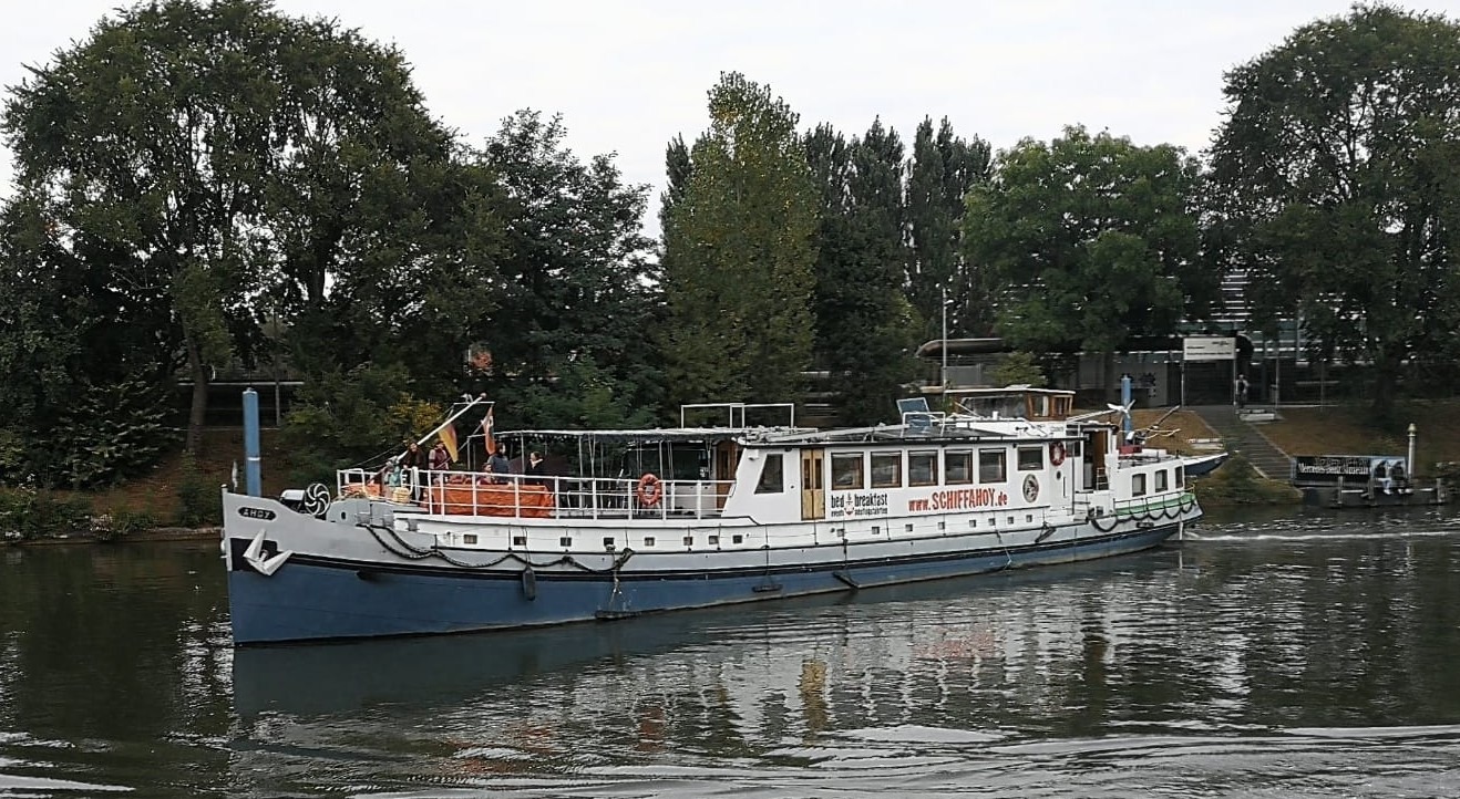 Die AHOY unterwegs auf dem Neckar